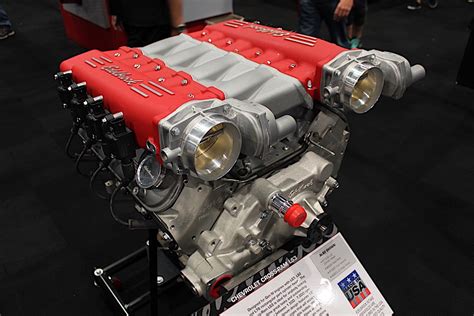 Sema 2016 Edelbrock Debuts New Lt14 Heads And Cross Ram Intake