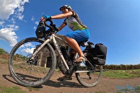 Bici da viaggio: differenza tra cicloturismo, gravel e adventure | Life ...