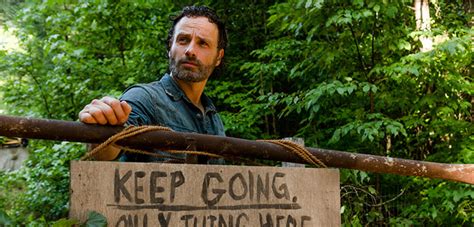 Jetzt habe ich die staffel auch endlich mal aufgeholt. The Walking Dead Staffel 7 - Wann & wie geht die Zombie ...
