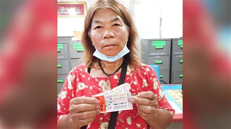 รถขนวัคซีนโควิดให้โชค ถูกหวยรางวัลที่ 1 ออกเลขตรง ๆ 538. พ่อแม่ให้ลาภ สาวใหญ่สุดเฮง! ซื้อหวย4ใบ ถูกรางวัลที่1 รับ12ล้าน