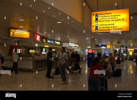 Terminal 1 Al London Heathrow Airport Departures Stock Photo Alamy