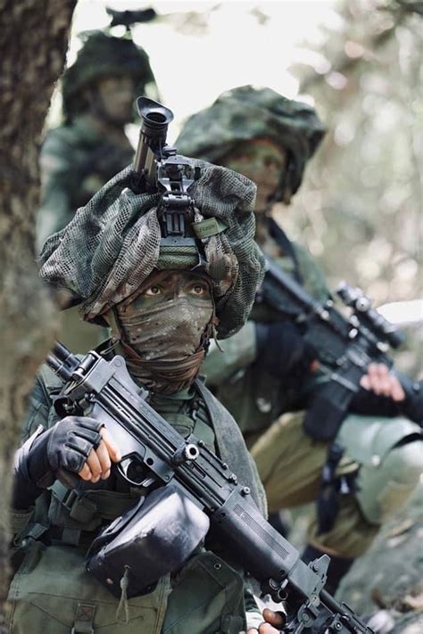 Idf Soldier With The Negev A Light Machine Gun In 556×45 Mm