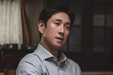 Polisi Mengonfirmasi Aktor Korea Selatan Lee Sun Kyun Meninggal Dunia Parapuan