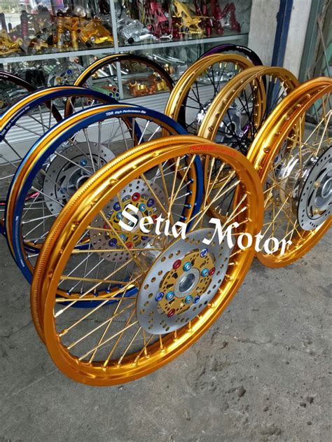 Warna velg gold marchesini memang menjadi pilihan paling pas… dengan finishing doff memang warna ini cocok dikombinasikan dengan hampir seluruh warna body motor… 77 Gambar Harga Velg Racing Motor Warna - Pelekmodif