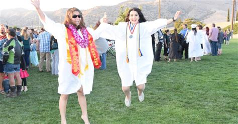 Tehachapi Highs Class Of 2018 Celebrates At Graduation