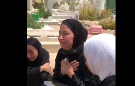 شاهد عائلة فرح حمزة أكبر تبكي عند قبرها بعد جريمة صباح السالم سما الإخبارية