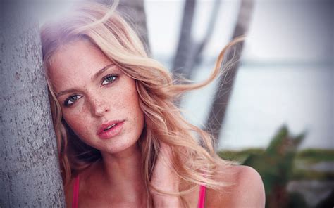 Erin Heatherton Cute Wallpaper Wallpaper Hd Celebrities 4k Wallpapers