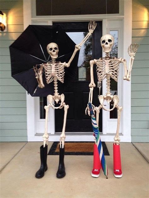 30 Way To Outdoor Halloween Decor With Skulls And Skeletons Halloween Porch