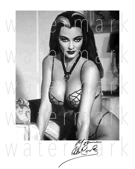 Lily Munster Yvonne De Carlo Signed X Photo Autograph Photograph