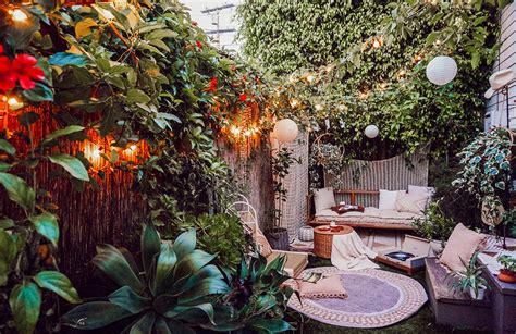 Idead to decorate a very small yard. Small Garden Ideas For Tiny Outdoor Spaces Summer 2018