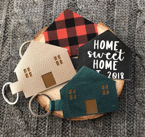 Customizable Faux Leather Home Keychains Modernhomeaccessories In 2020