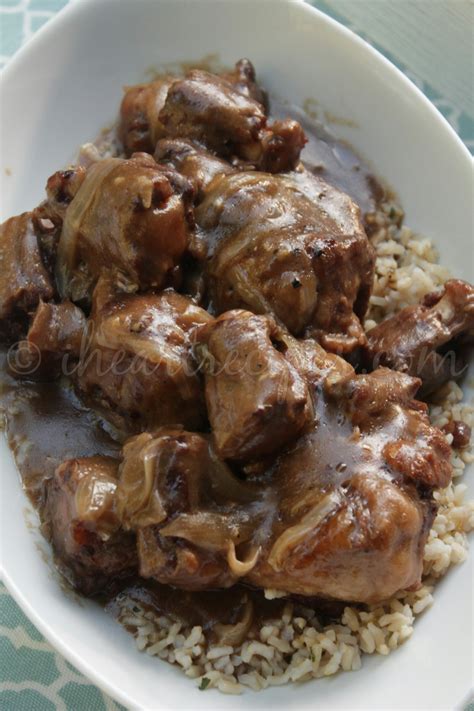 You can eat healthy and enjoy your soul food favorites. Southern Smothered Oxtails | I Heart Recipes