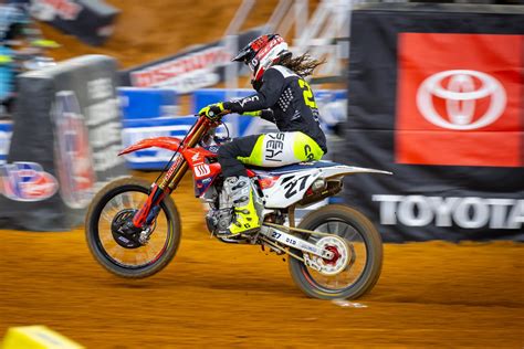 Eli tomac llevó a su kawasaki al primer escalón del podio en el supercross en daytona, convirtiéndose en el quinto piloto en ganar tres veces en este circuito. Daytona Monster Energy AMA Supercross Championship - 2020 ...