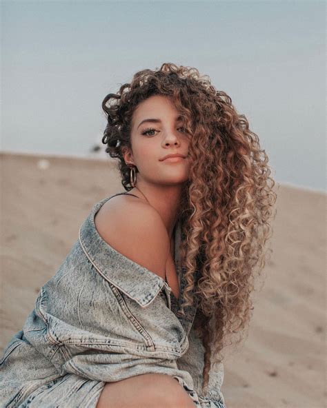 Who Runs The World Curls🤪 📸 Yourfriendandre Sofie Dossi Curly Hair Styles Long Hair