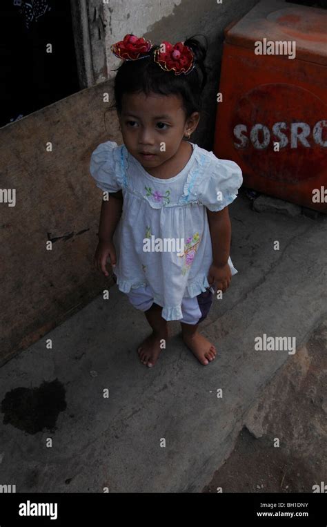 Little Girl In Slum Baliindonesia Stock Photo Alamy