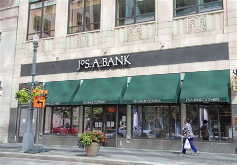 Bank makes several different lines of suits, with varying price points and levels of quality: Jos. A. Bank men's clothing stores, including Downtown ...