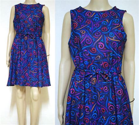 Vintage 70s Dress Swirly Abstract Print Retro Short Length Vintage