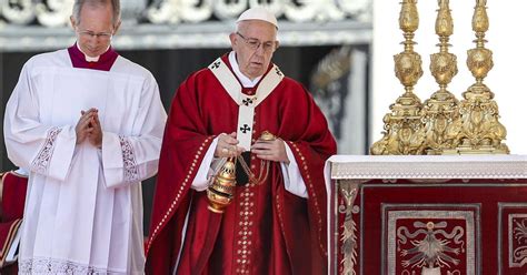 El Papa Llama A Su Iglesia A Ir A Cada Rincón De La Vida Y Tocar El