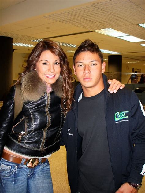 Amparo grisales, la diva de la televisión colombiana, quien se ha destacado en el teatro, en el cine y hasta probó suerte. Amparo Grisales y mi hijo | Flickr - Photo Sharing!