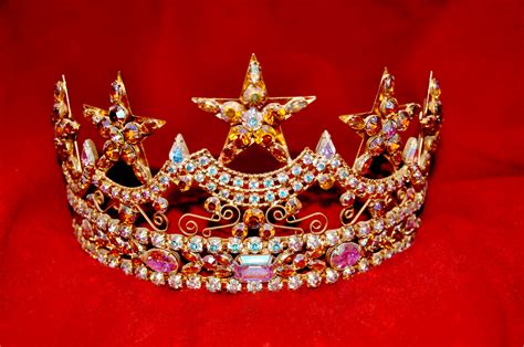 Gambar Pakaian Penutup Kepala Mahkota Perhiasan Ratu Kerajaan
