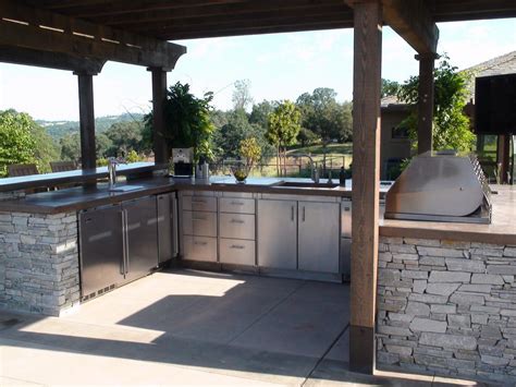 An outdoor kitchen expands your living space and allows you to cook, eat and entertain without having to book a reservation. Outdoor Kitchen Ideas on a Budget: Pictures, Tips & Ideas ...