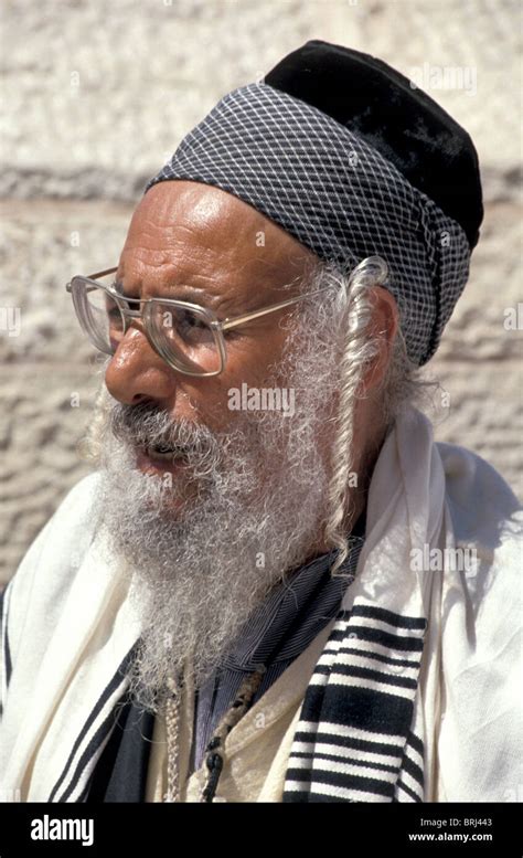 Rabbi A Hi Res Stock Photography And Images Alamy