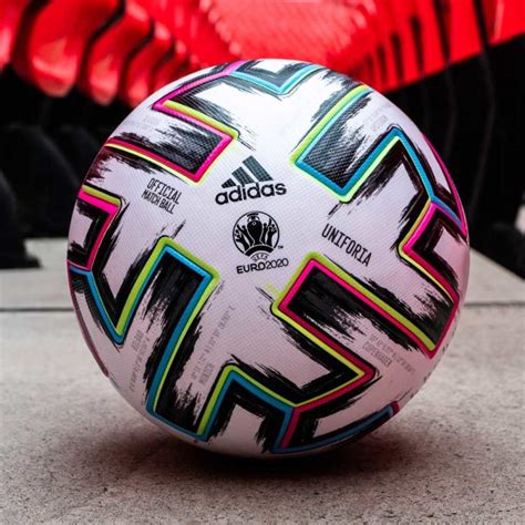 Mesterskapet skulle opprinnelig arrangeres i juni og juli 2020. der adidas Ball für die EM 2021 | Euro Spielball ...