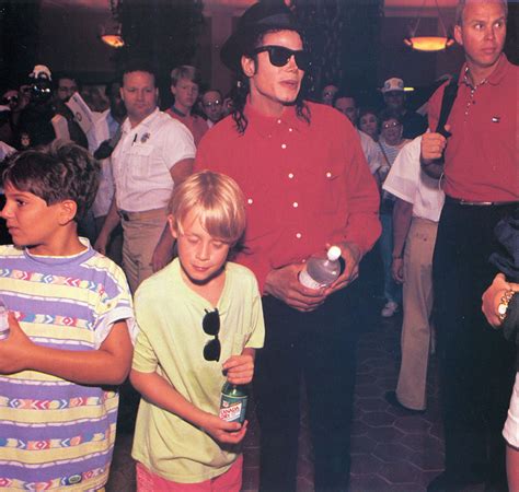 Macaulay culkin and michael jackson. Macaulay Culkin And Michael Jackson - Get Images