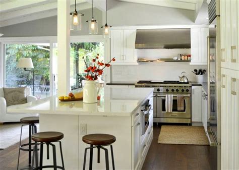 Frosted glass cabinets flank the stainless steel and glass range hood so what are the potential drawbacks of white kitchen counters? 6 Beautiful White Kitchen Cabinets With White Countertops ...