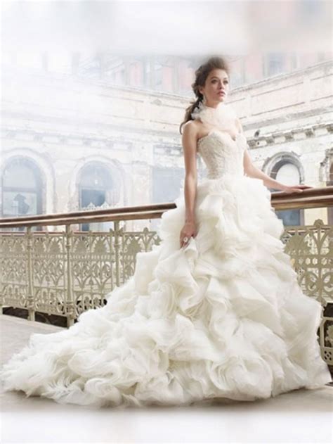 Dramatic Organza Ball Gown Sweetheart Wedding Dress With Voluminous