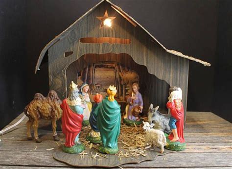 1950s Vintage Lighted Cardboard Nativity Creche With 10 Figurines
