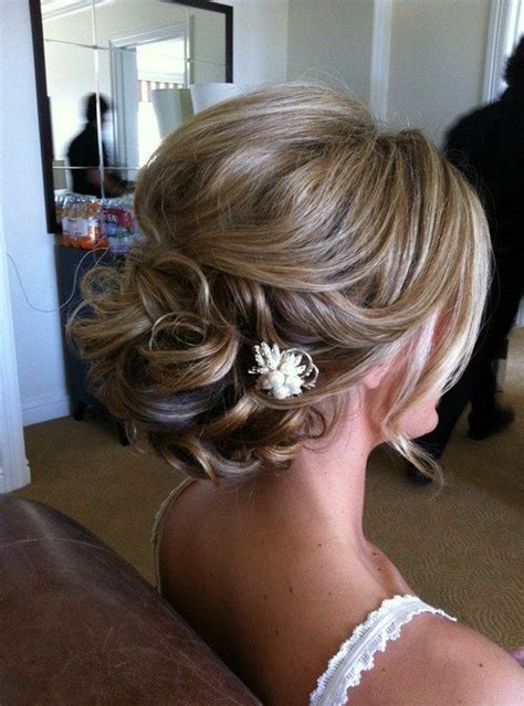 Up dos for communion : 16 Beautifully Chic Wedding Hairstyles for Medium Hair - Pretty Designs