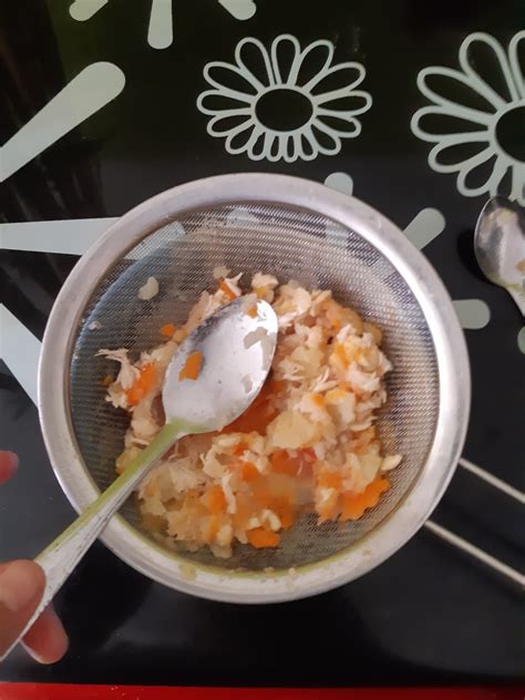 Bubur ubi jalar diberi air lalu dipera, dengan cara taruh bubur ubi jalar kedalam kain saringan, lalu peras. Tumbuh Kembang bayi Ghani: Cara membuat bubur kentang bayi ...
