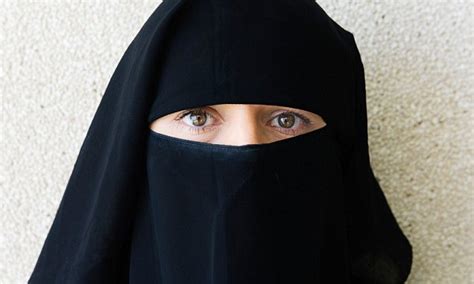 Egypt Considers Banning Women From Wearing The Niqab Veil Daily Mail