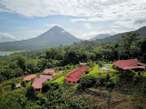 Hotel / B&B in the Rain Forest with spectacular views of Lake Arenal
