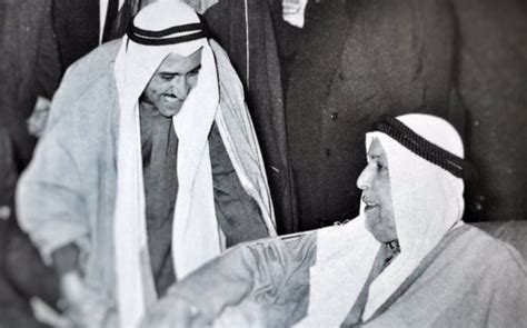 ونشرت جريدة الدستور تقريرا تنقل فيه رؤية رئيس مجلس إدارتها محمد الباز، الذي اعتبر أن قرار السيسي ينم عن سلوك رجل مصلح. صورة نادرة لسمو الأمير #صباح_الاحمد_الصباح مع أبو الدستور ...