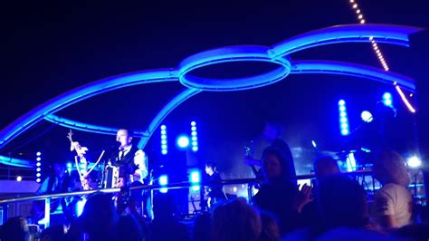 Andreas gabalier (born in graz on 21 november 1984) is a famous austrian folk singer. auf der alm bei der Andreas gabalier Kreuzfahrt 2017 - YouTube