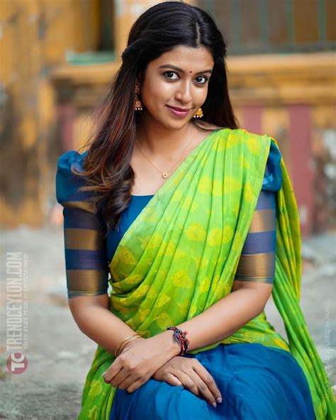television actress roshni haripriyan glows in green and blue half saree