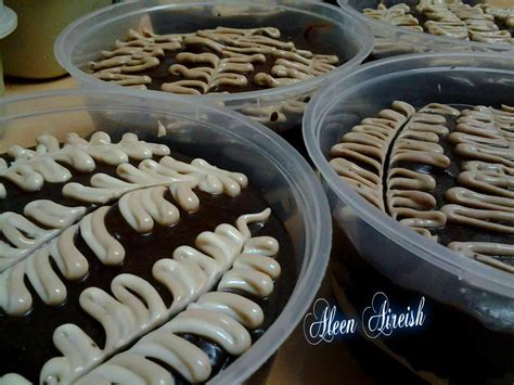 Tak pasti siapa pelopornya, namun kini anda boleh buat sendiri di rumah. Dapur Chomey Aleen Aireish: KEK COKLAT CHEESE LARVA ...