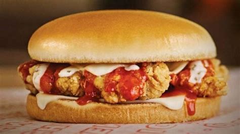 Whataburger Brings Back Buffalo Ranch Chicken Strip Sandwich The Fast