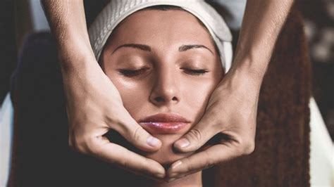Do Massages Cause Or Erase Wrinkles This Aesthetician Expert Answers Erase Wrinkles Skin