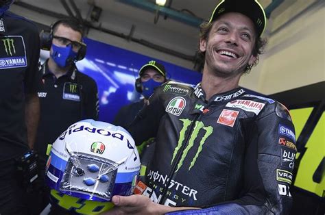 Sudah Sah Valentino Rossi Tampil Pertama Kali Pakai Seragam Petronas