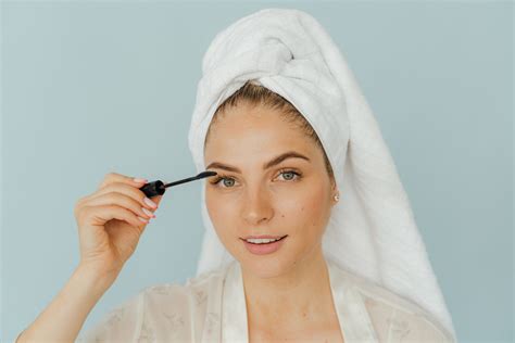 These Tricks Will Make Sure Your Makeup Lasts Even On A Hot Day Clothias