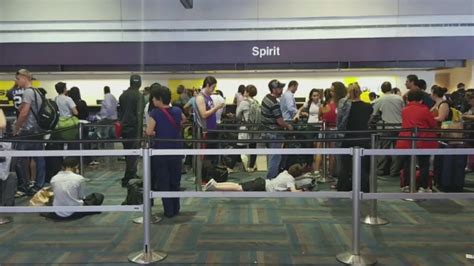Spirit Airlines Passengers Upset After Flight Canceled To California Youtube