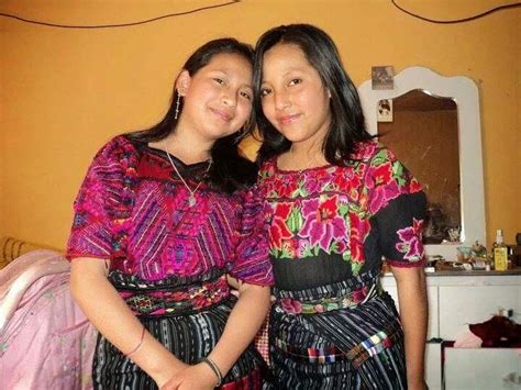 Chapinas De Traje Tipico Mujeres De Guatemala Con Corte