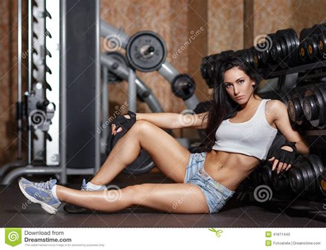 Junge Sexy Frau Nach Training In Der Turnhalle Stockbild Bild Von