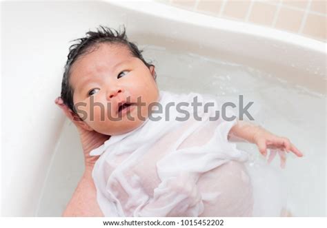 Newborn Baby Bathing Stock Photo Edit Now 1015452202