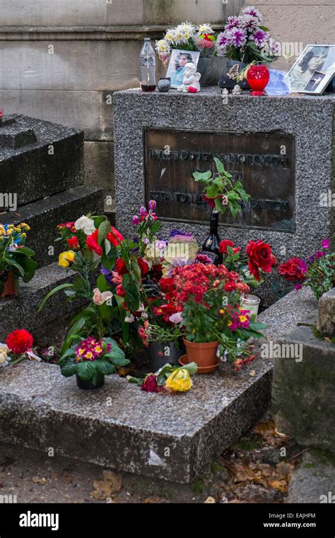 La Tombe De Jim Morrison Cimetière Du Père Lachaise Paris Photo Stock
