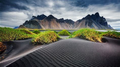 Black Sand Desert And Mountains Hd Nature Wallpapers Hd Wallpapers