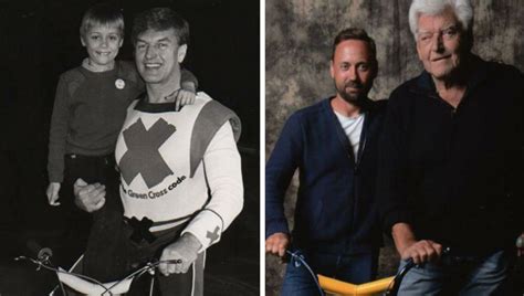 A page for describing creator: Fan recreates photo op with Darth Vader actor David Prowse 34 years later